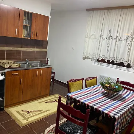 Nikola Apartment Pale